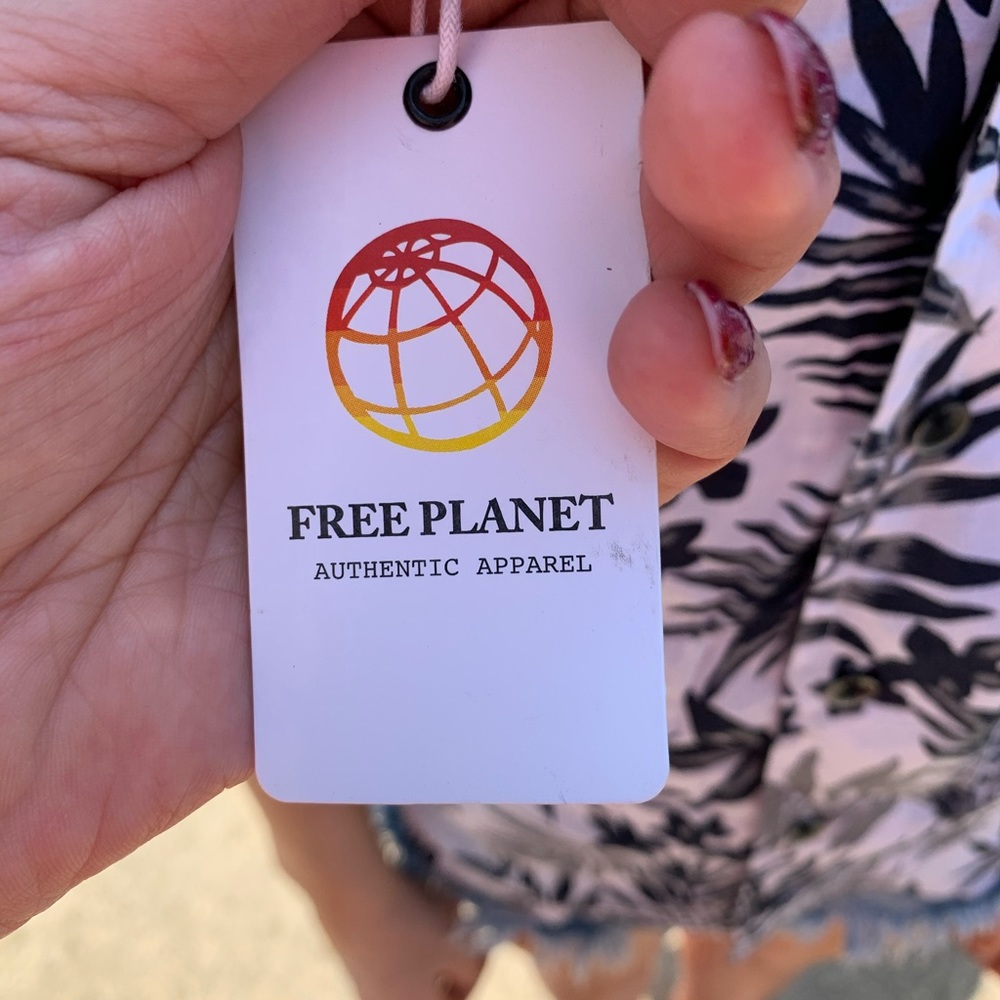Free Planet Short Sleeve Button Down White Shirt - Picture 3 of 6